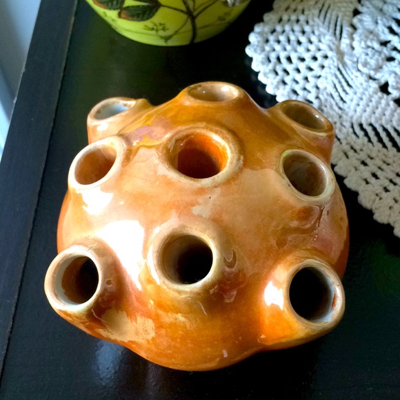 VINTAGE GRIMWADES ENGLAND LUSTREWARE CERAMIC FLOWER FROG